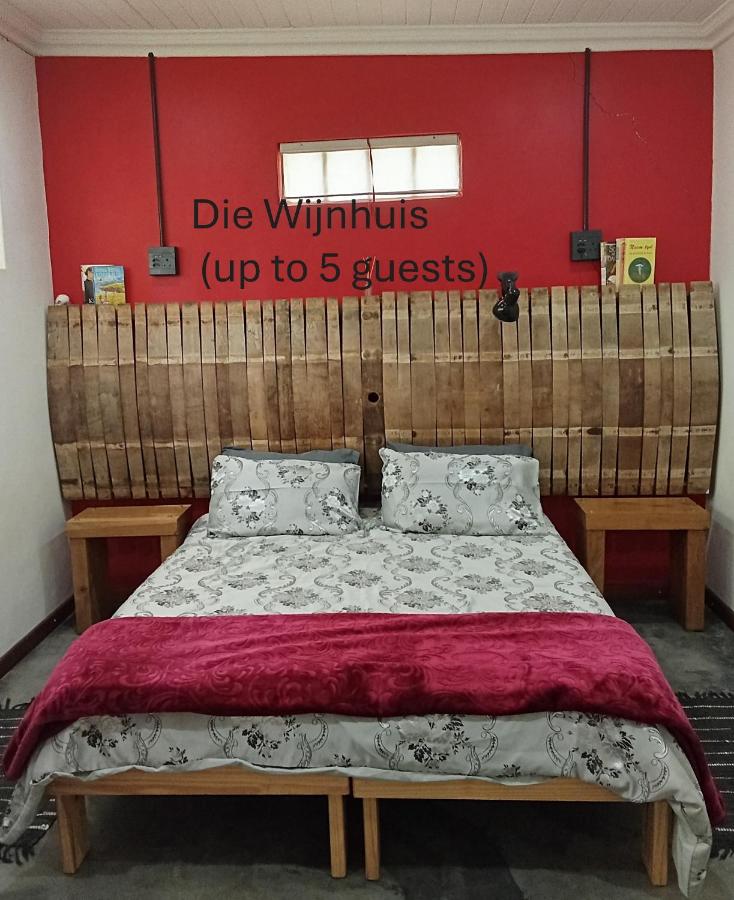 Groendraai PetFriendly SelfCatering Accommodation, Die Karoohuis, Die Wijnhuis and Die Vinknes - Bed and Breakfast Klapmuts