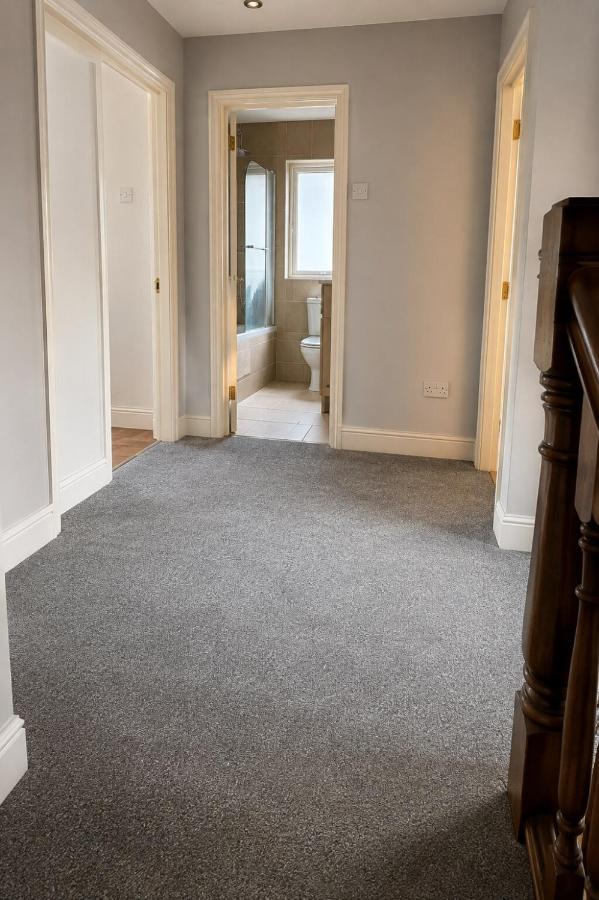 Spacious 4BR Home in Drogheda Wiz Free Parking - Ferienwohnung Drogheda
