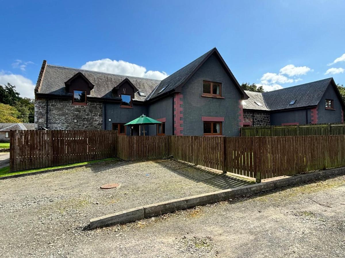 Keepers at Rossie Ochil Estate Cottages with Hot Tub, Perthshire - Chambres d'hôtes Forgandenny
