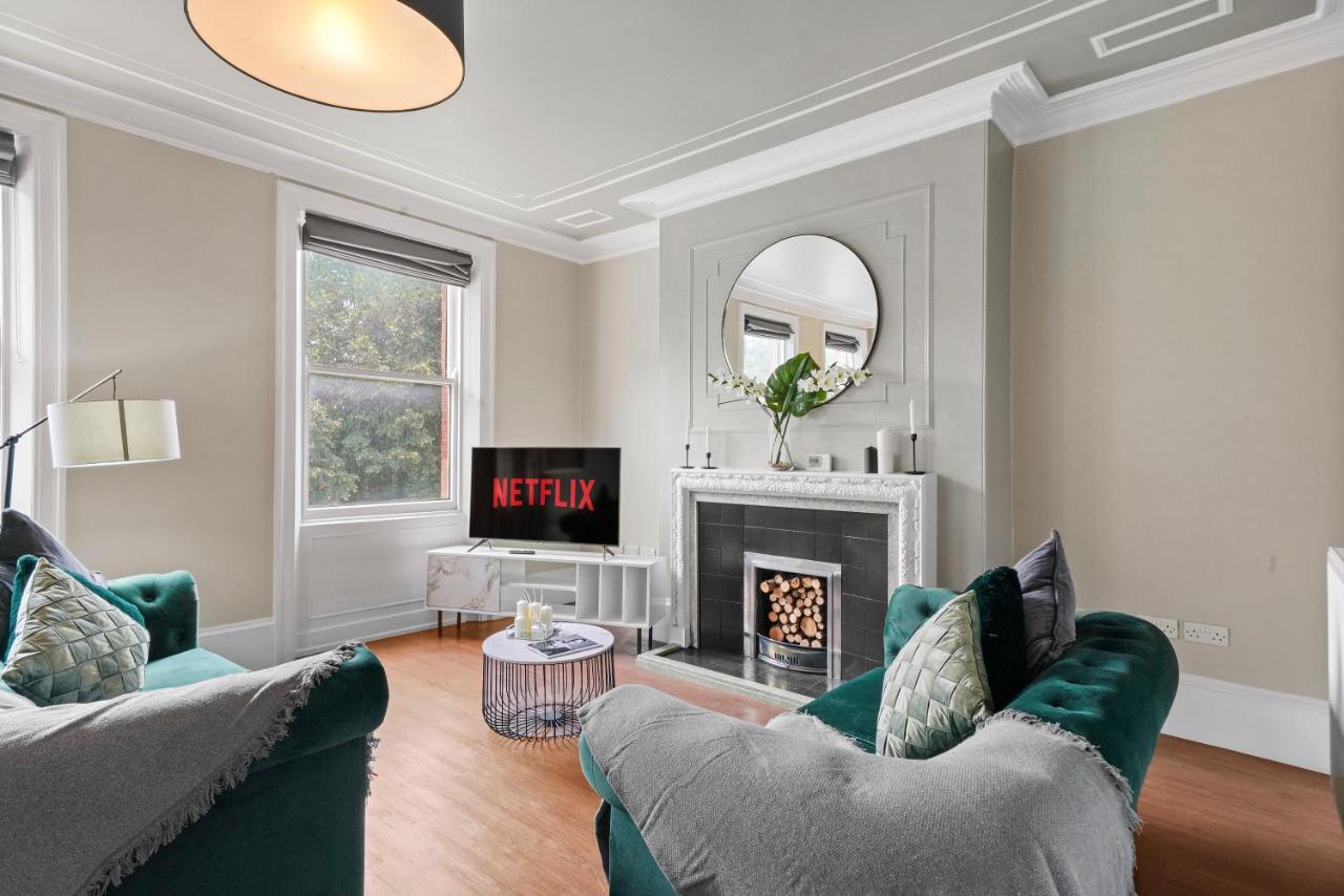 Charming Georgian Escape Wakefield - Parking - Bed and Breakfast Wakefield