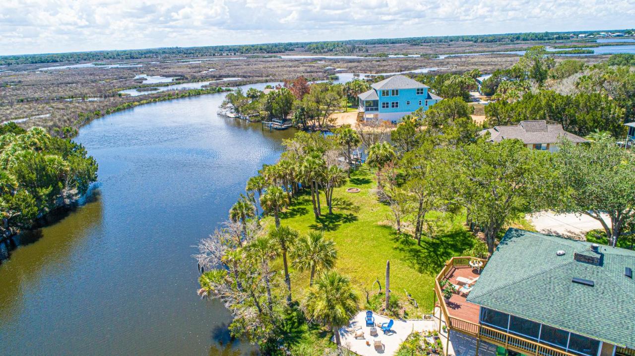 GULF BREEZE HIDEAWAY Waterfront access on the Salt River offers a Dock, Large outdoor firepit, Sleeps 4 in 2 King bedrooms each with a pvt bathroom, 1 Dog Ok with pet fee - B&B Crystal River