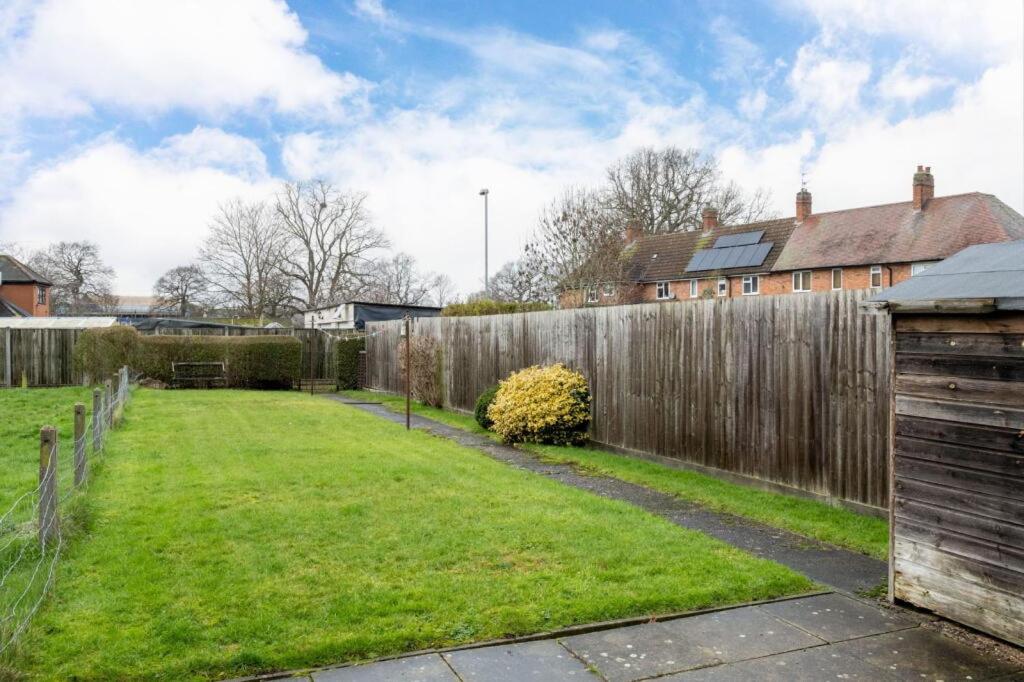 EMA CrashPad Kegworth 3 bedrooms house 4 beds Sleep 6- private drive way - Ferienwohnung Kegworth