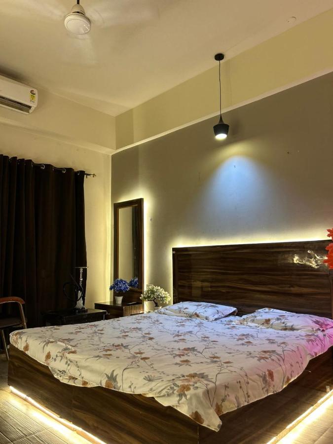 Leyo luxury stay - B&B Greater Noida