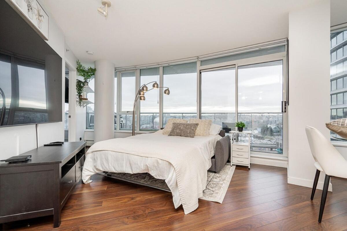 Central 2BR and 2BA with Sofa Bed Perfect Vancouver Getaway - Chambres d'hôtes Vancouver