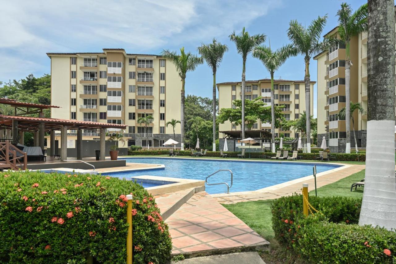 Costa Linda Modern Apto Walk to the Beach Pool AC - B&B Jacó