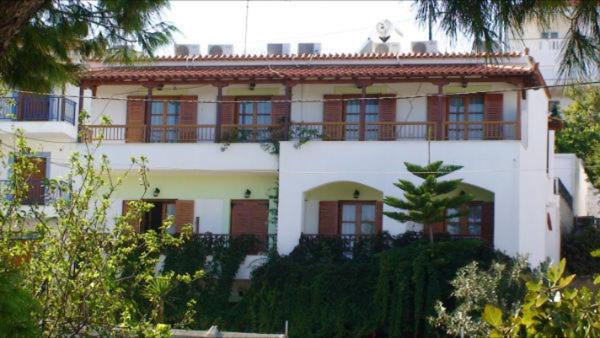 Studio (2 Adults)