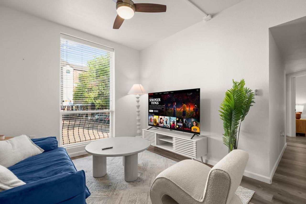 Walk to UT 3BR Sleeps 8 Parking 10 Min DT - B&B Austin