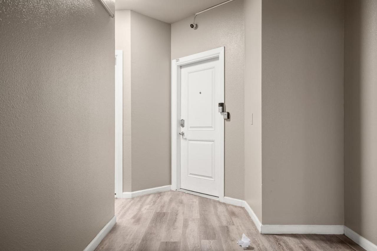 Walk to UT 3BR Sleeps 8 Parking 10 Min DT - B&B Austin