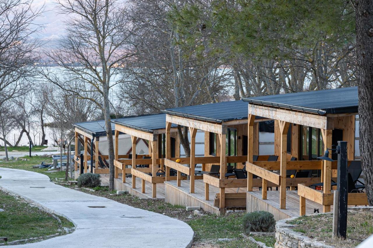 Camping Karin - Mobile houses Magoro - Bed and Breakfast Donji Karin
