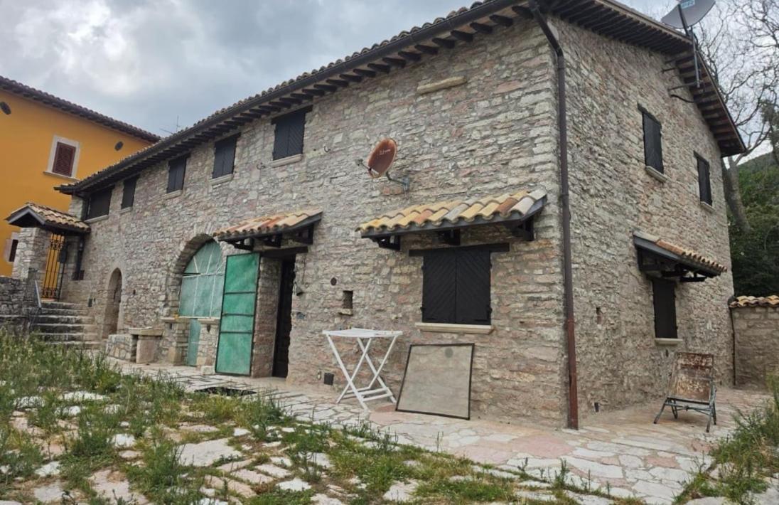 Scenic Holiday Home in Fematre di Visso Sibillini Mountains - B&B Fematre
