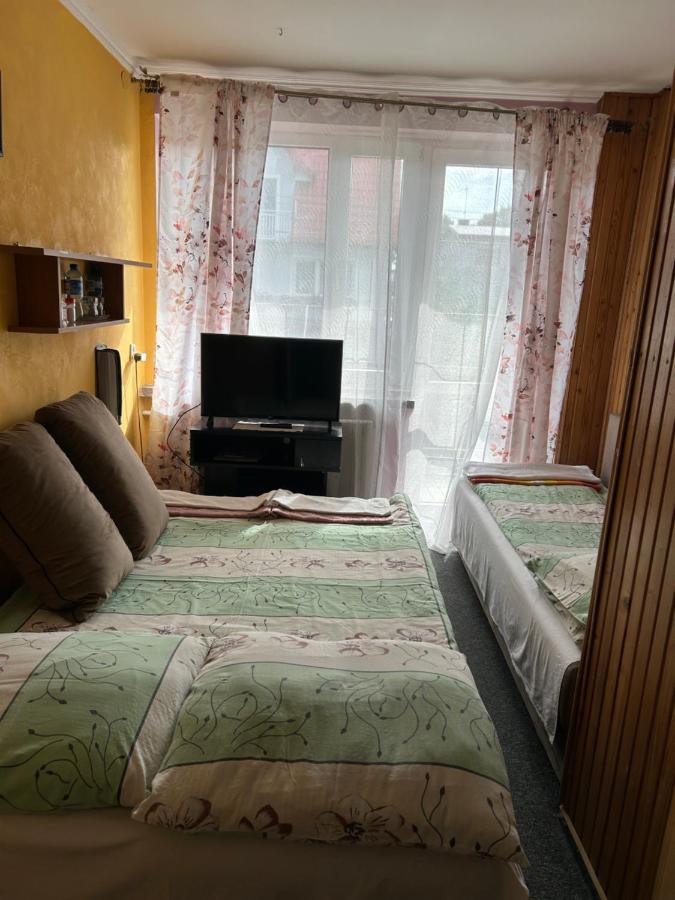 Dreibettzimmer mit Balkon