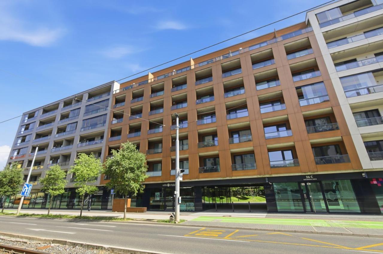 LAM Brick - Parking free - AC - Terrace - B&B Bratislava