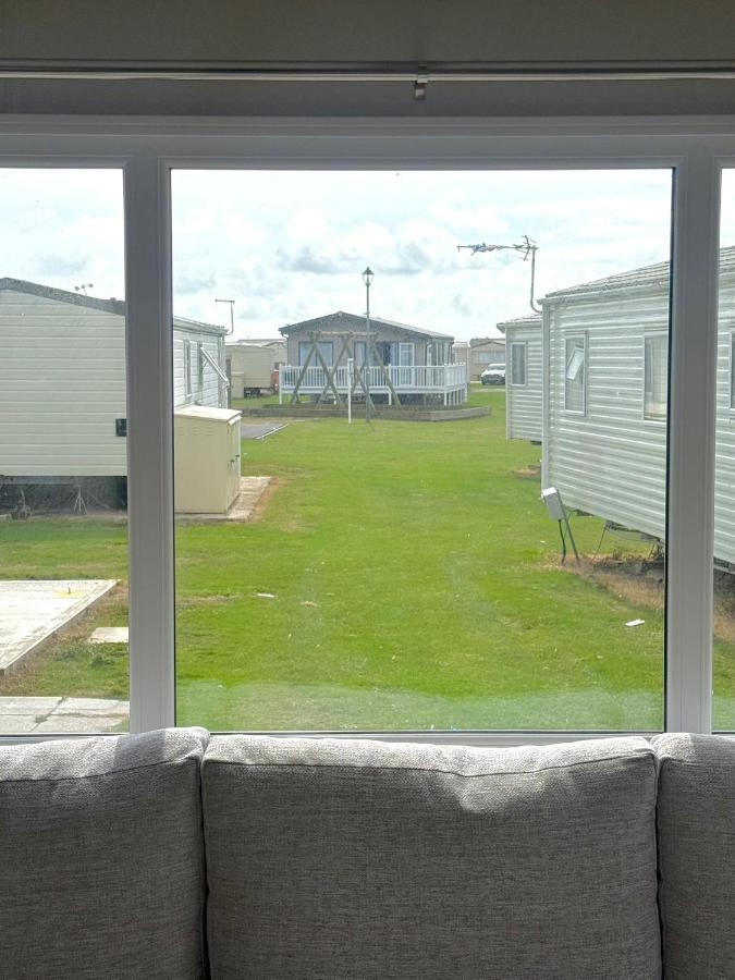 The Willow Modern 8 Berth Static Caravan in Camber Sands - B&B Camber
