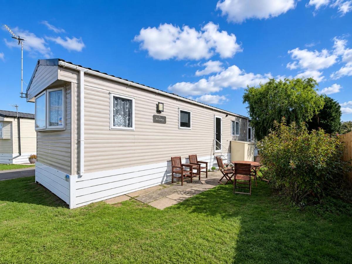 Stunning 6 Berth Caravan Near To The Beach At Pakefield Ref 68115Cr - B&B Lowestoft