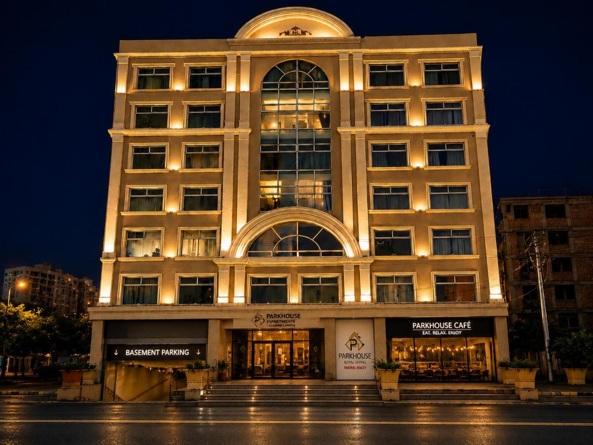 ALAYA EXECUTIVE SUITES -1BR -Park House -Gulberg III - Ferienwohnung Lahore