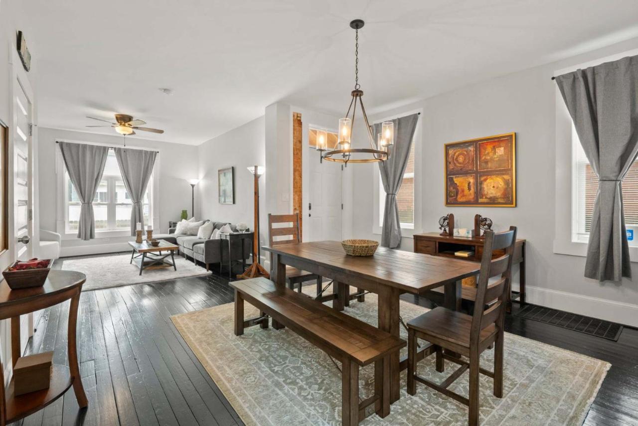 Modern 4BR Home - FirePit & Grill - Sleeps 10 - B&B Columbus