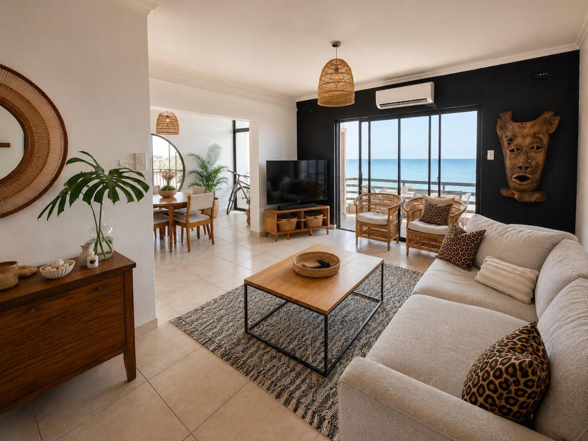 Spacious two-bedroom Umdloti apartment with sea views - Bed and Breakfast eMdloti