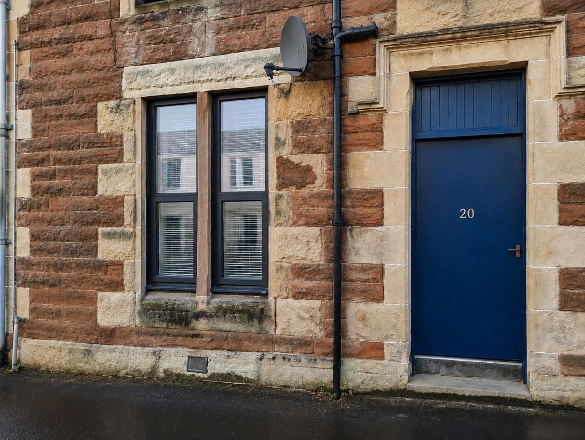 1 Bed Apartment in Saltcoats Contractors, Long Stay, Parking - Bed and Breakfast Saltcoats