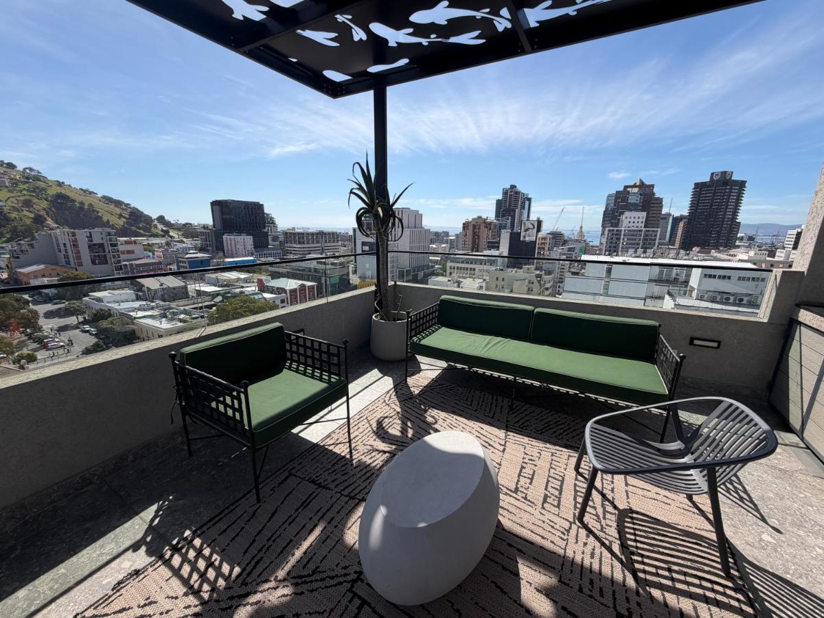 The Tokyo Apartments With Balcony & Mountain View - Ferienwohnung Kapstadt