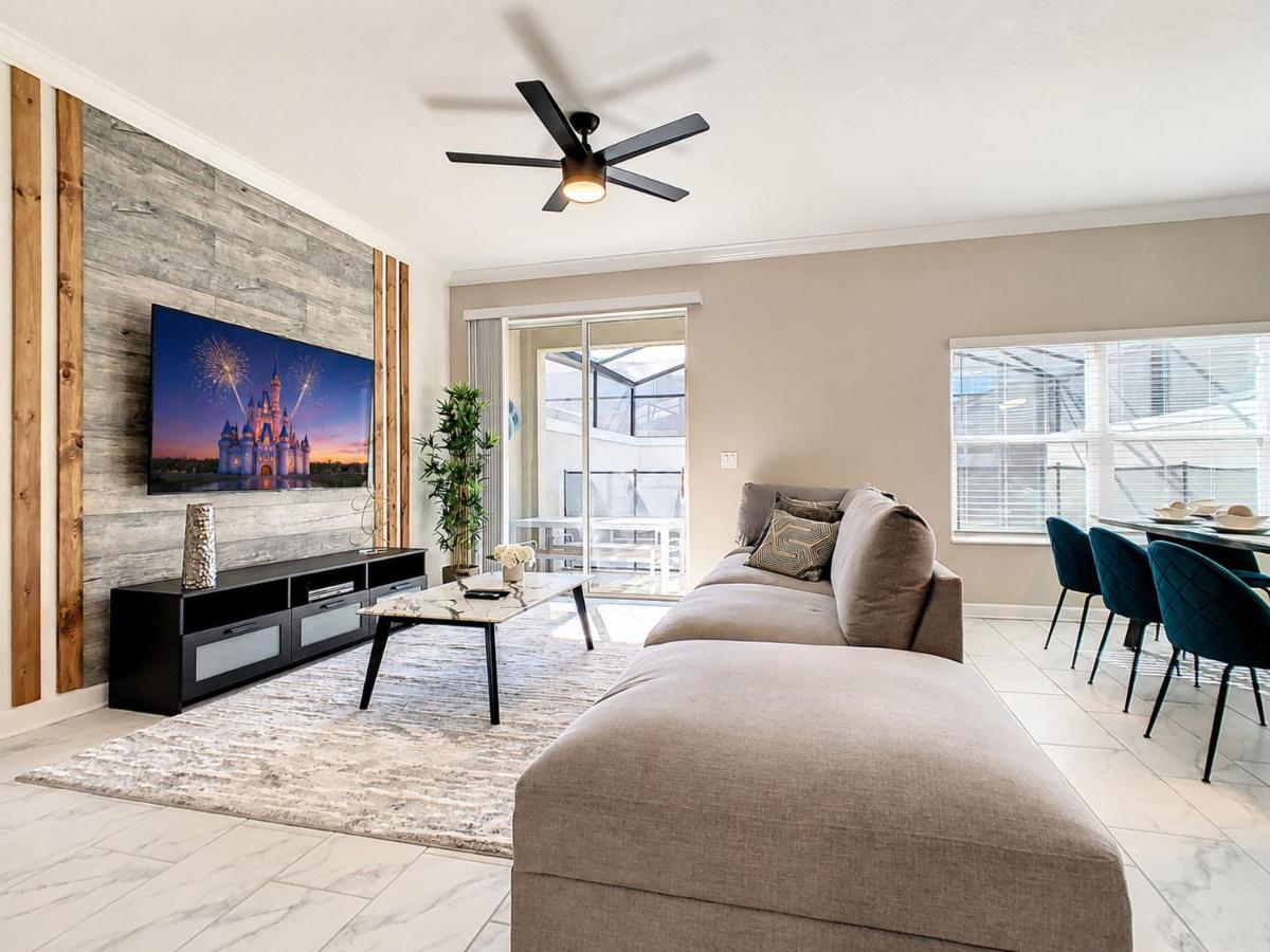 Stunning 5BR with Kids Splash Pad & Private Pool - B&B Kissimmee