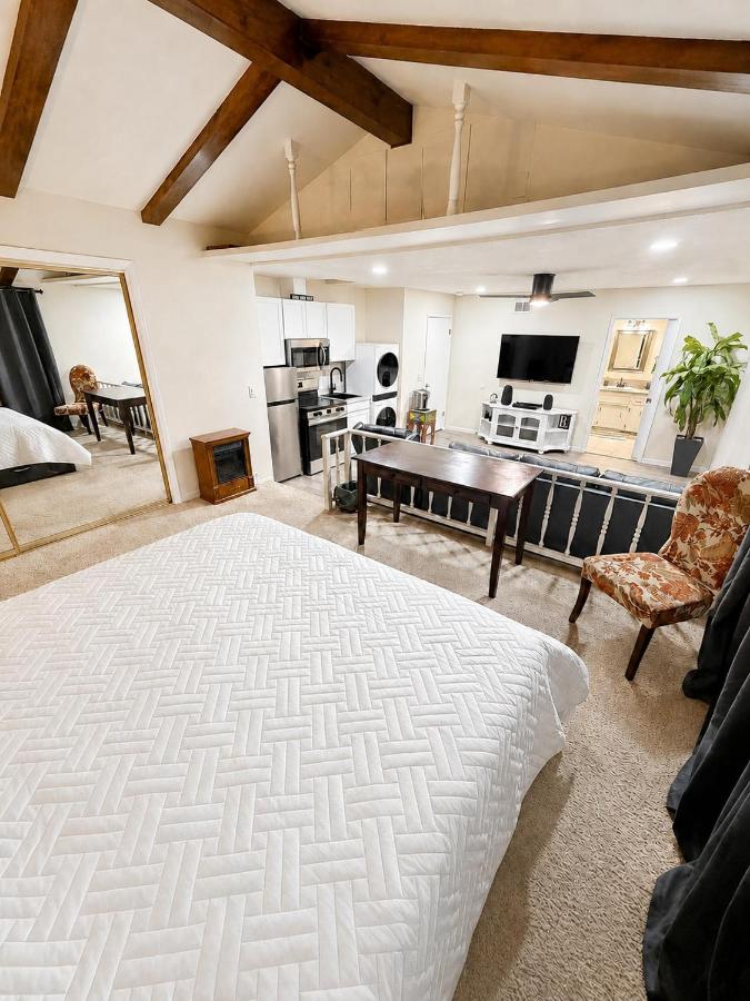 Wine Country Retreat Private Entry Scenic Studio - Bed and Breakfast Santa Maria