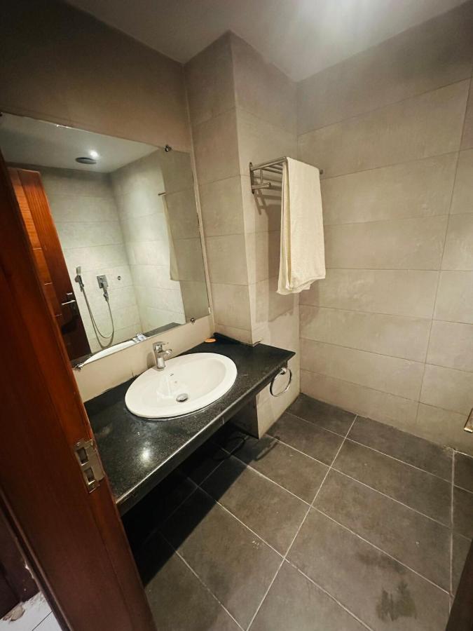 Modern Stylish and Cozy 1 Bed Apartment in Gulberg - Ferienwohnung Lahore