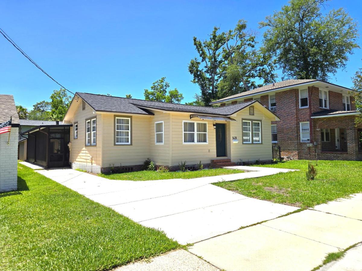 Historic Avondale 5BR with Porch, Grill & Ping Pong - Chambres d'hôtes Jacksonville
