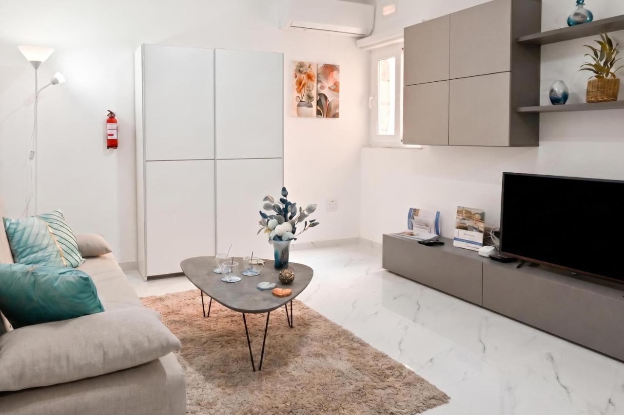 Cosy 2bdr Apart In Bugibba Square - Happy Rentals - B&B San Pawl il-Bahar