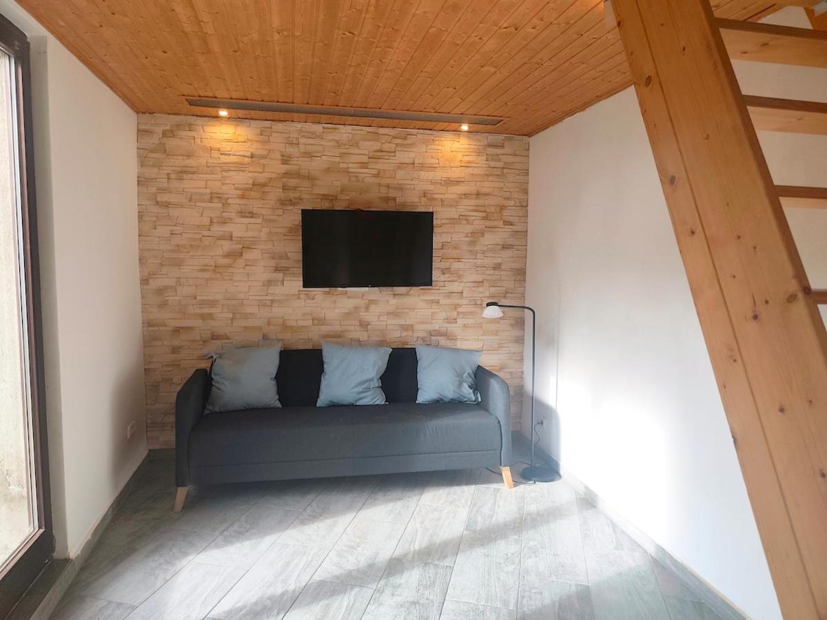 Geräumige & helle Wohnung im Taunus mit Terrasse - B&B Niedernhausen