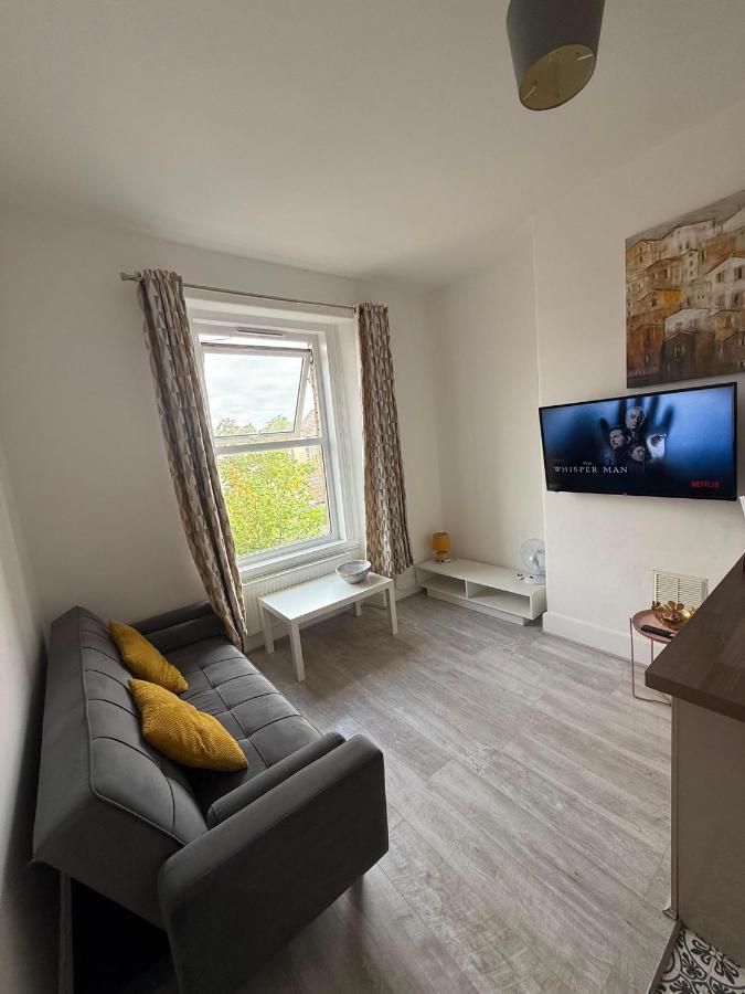 Weston Central Retreat 1-Bed Flat near Beach, Train & Town - B&B Weston-super-Mare