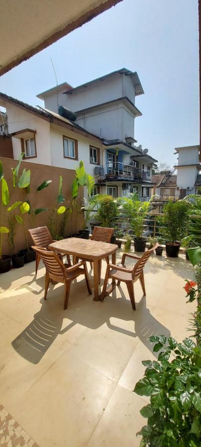 Private Terrace Pool View 2BHK Apartment near Baga Beach - B&B Calangute