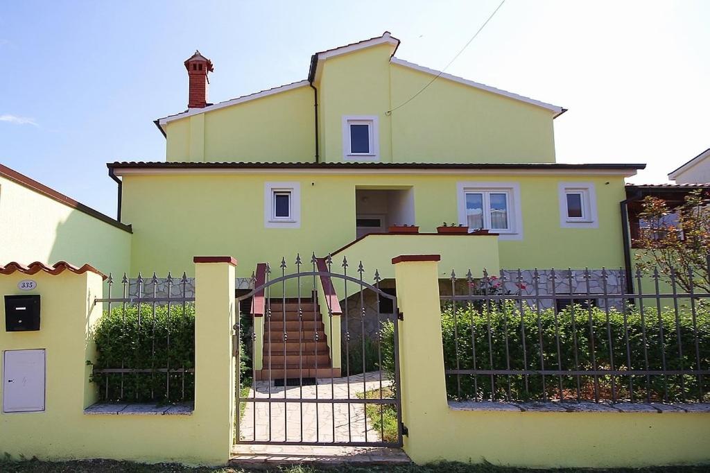 Apartment Robi - B&B Pomer