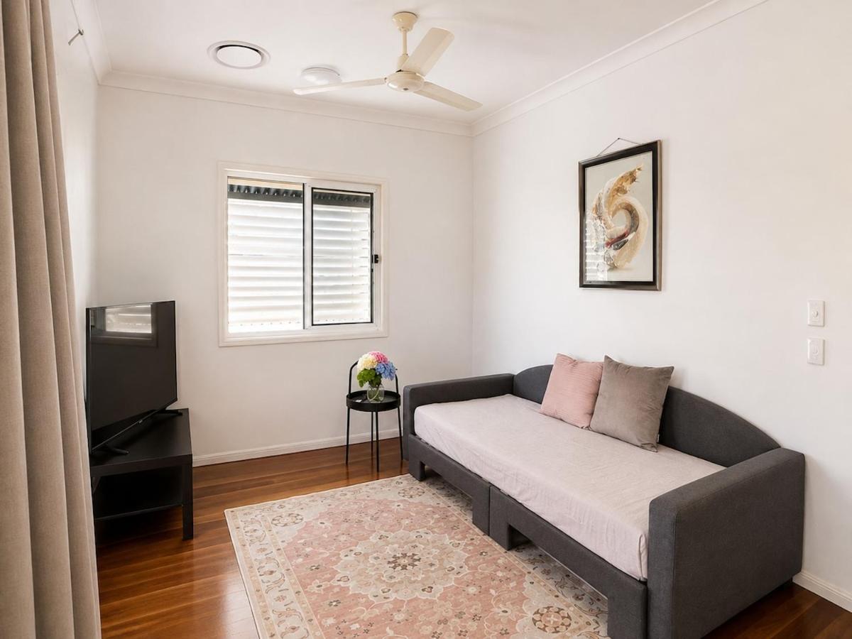 Charming Queenslander 3 bed 1 bath in West End - B&B Brisbane