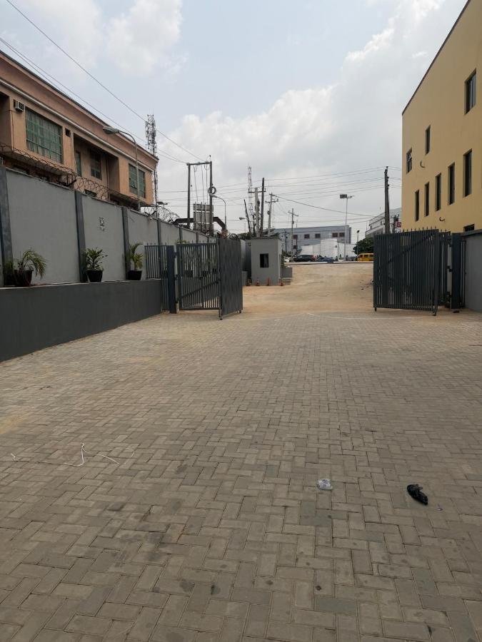 Max Cave - B&B Ikeja