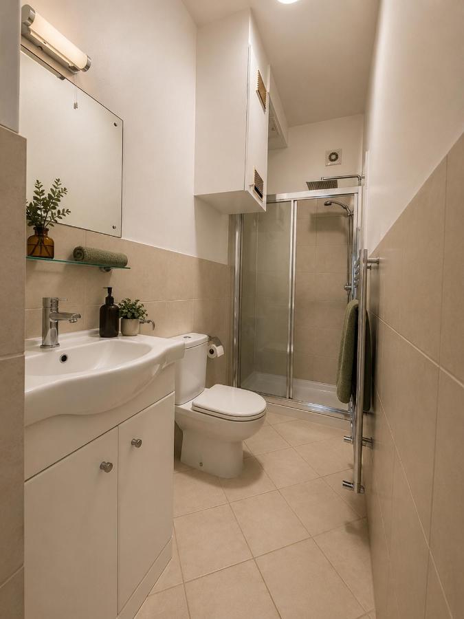Cosy 1 Bed Apartments in Earls Court & South Kensington Station FREE WIFI By City Stay Aparts London - B&B Londra