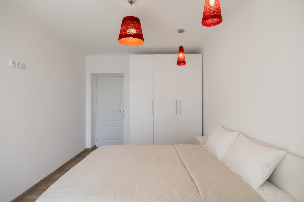 Warm & Stylish City Apartment - Bed and Breakfast Chisinau