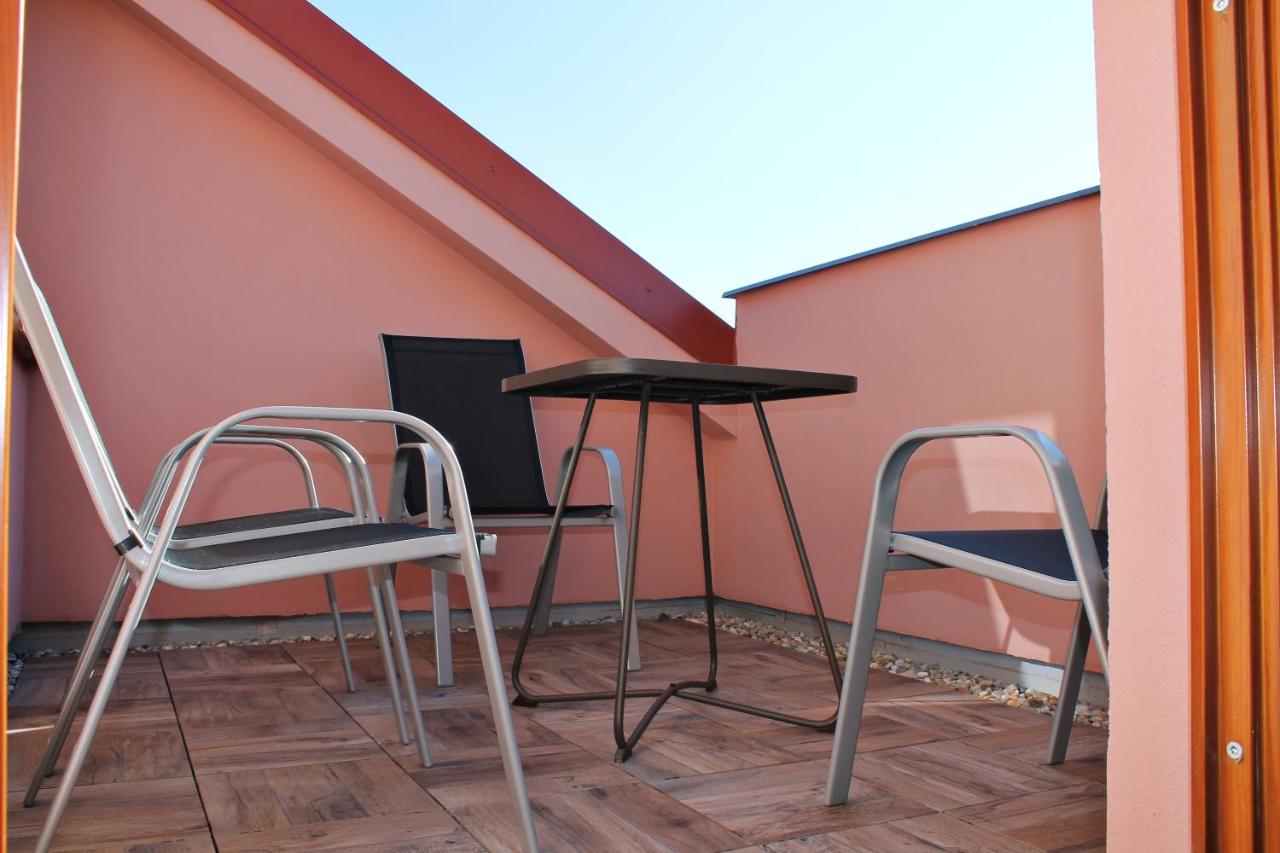 Attic with parking, near the center of ČB - 110m2 - Bed and Breakfast