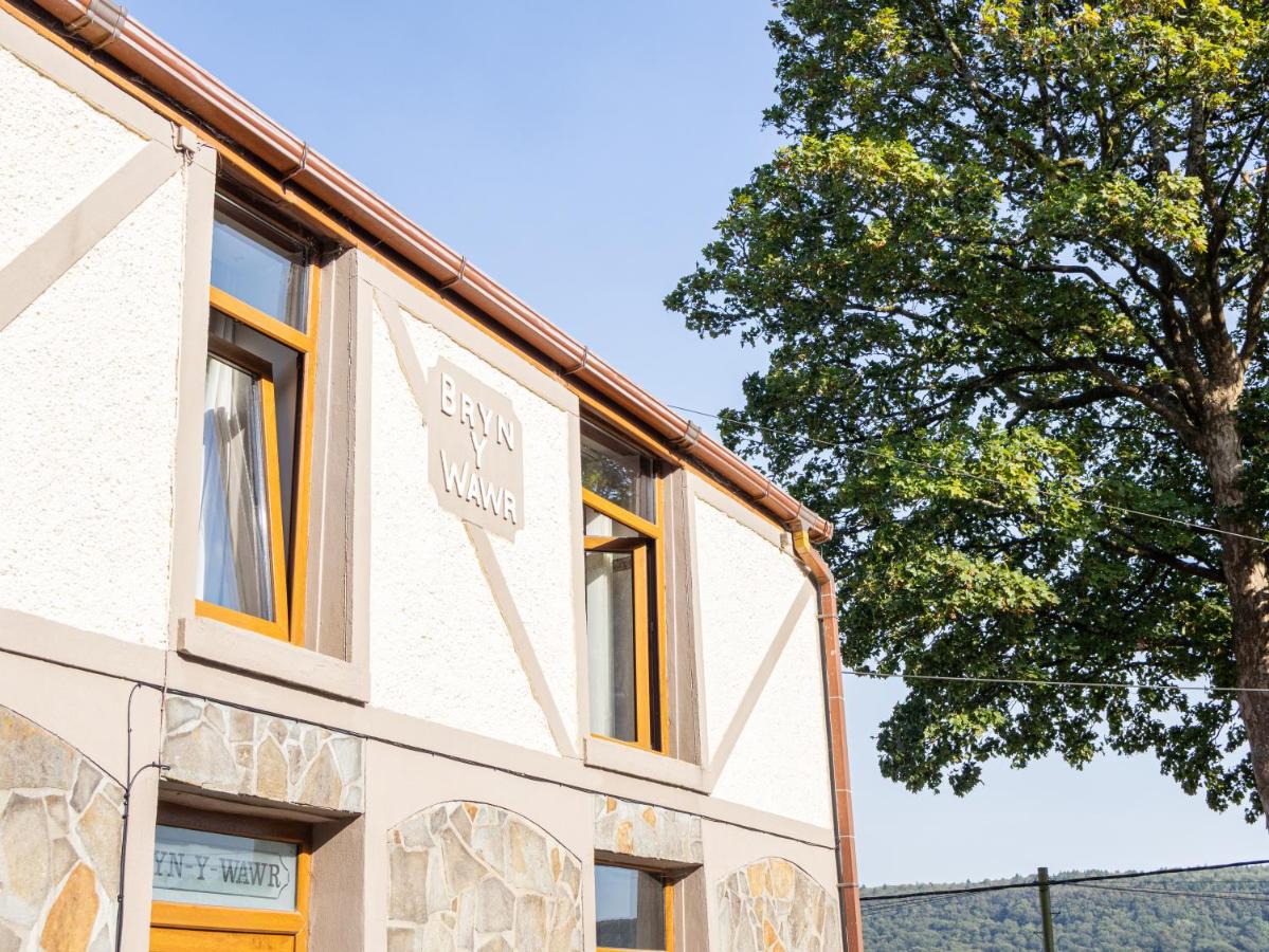Bryn-Y-Wawr - 5 Bedroom Retreat with Hot Tub - Ferienwohnung Pontardawe