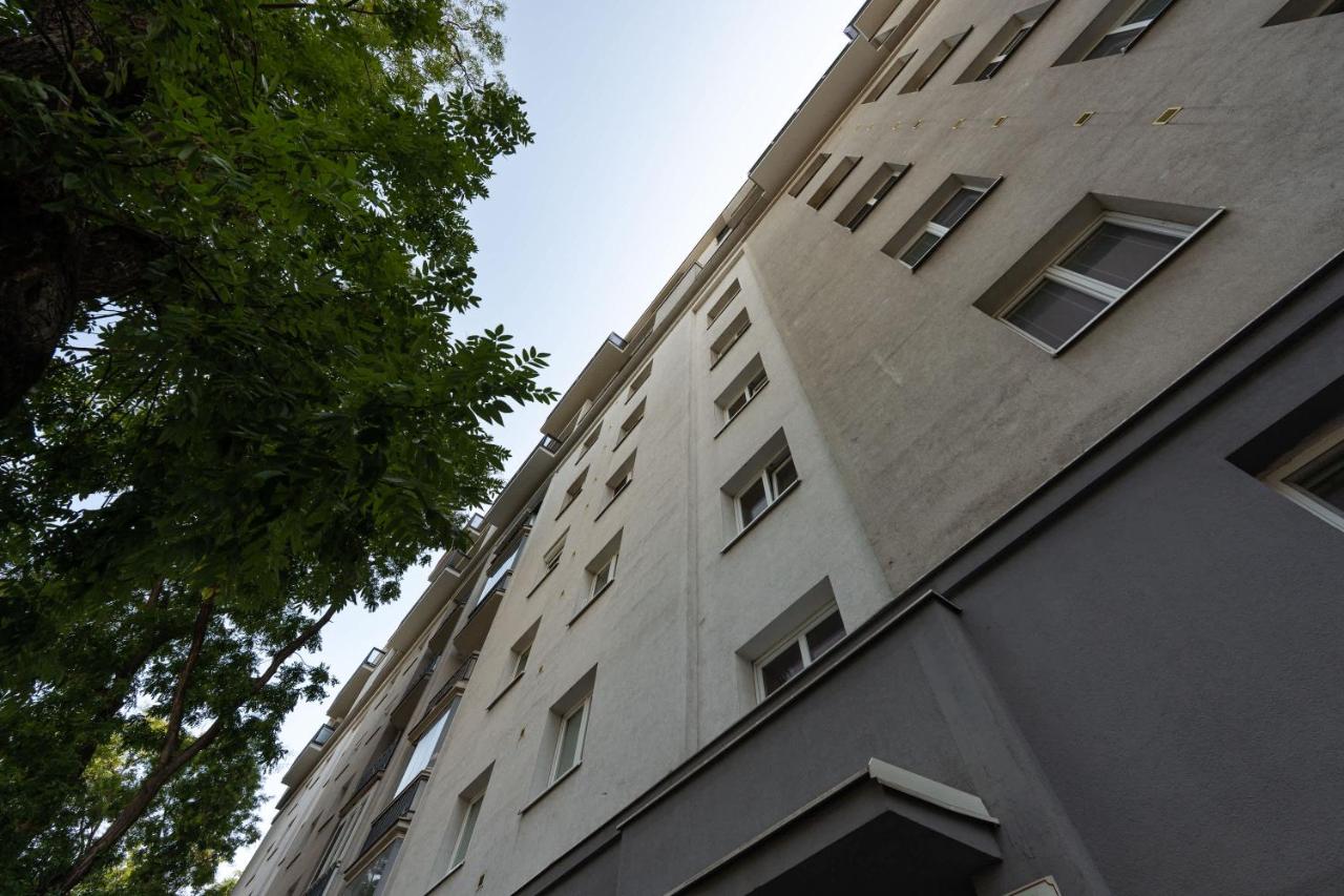 Sunny Apartment for 4 - Balcony & Workspace - B&B Bratislava