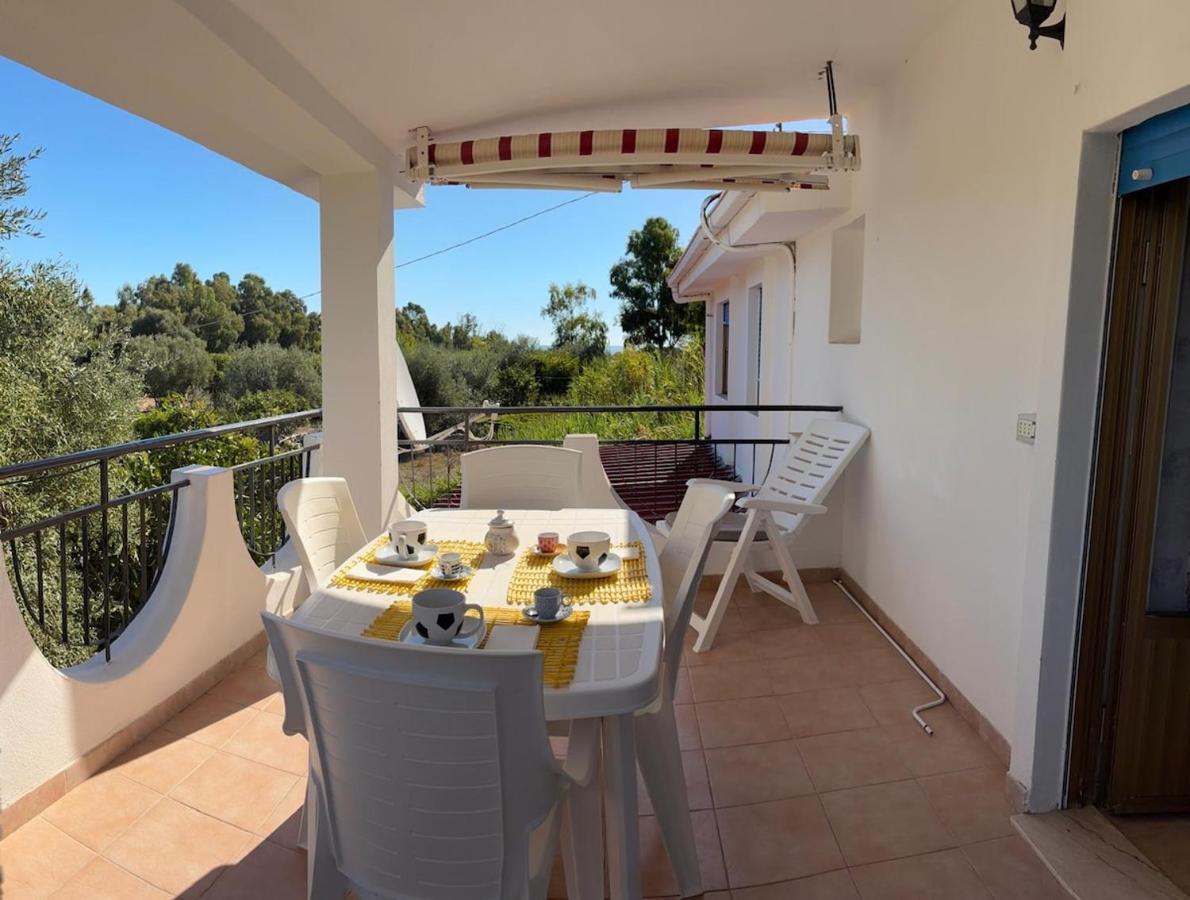 Casa a 180 mt dal mare ideale per famiglie con cani - B&B Tertenia