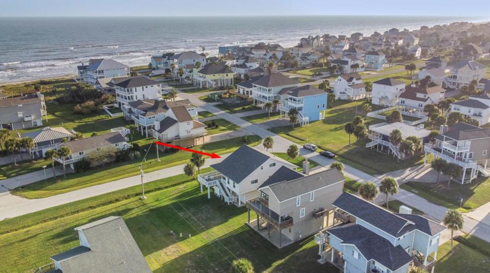 Pirates Beach Coastal Charm at Sandy Paws - B&B Galveston