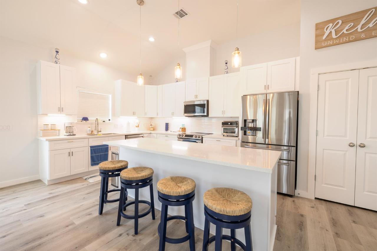 Get ready to soak up the sun at Villa Caman - Bed and Breakfast Galveston