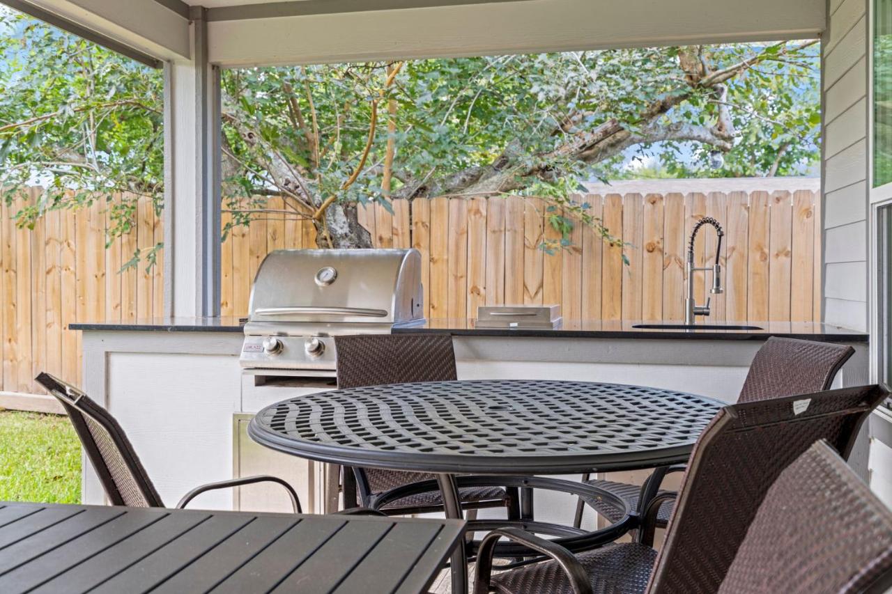 Elegant Beach Manor Grand Coastal Escape - Bed and Breakfast Galveston