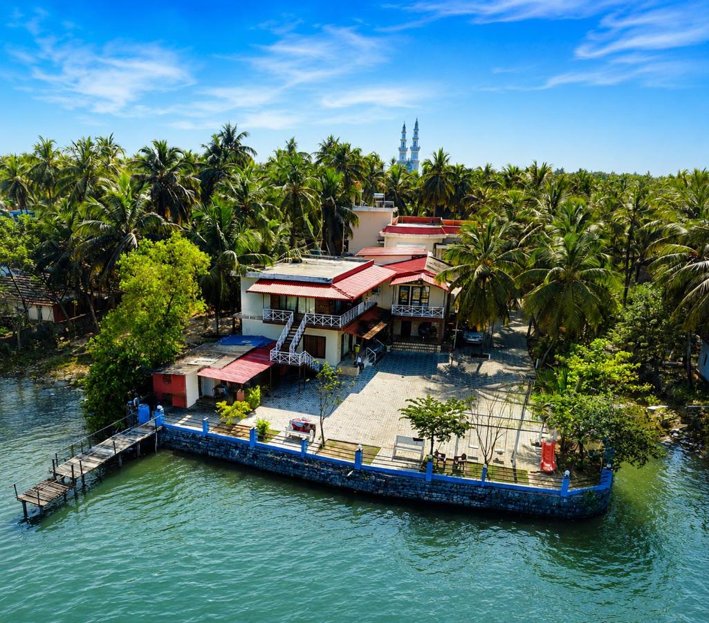 The Glass water stay - B&B Kalliānpur