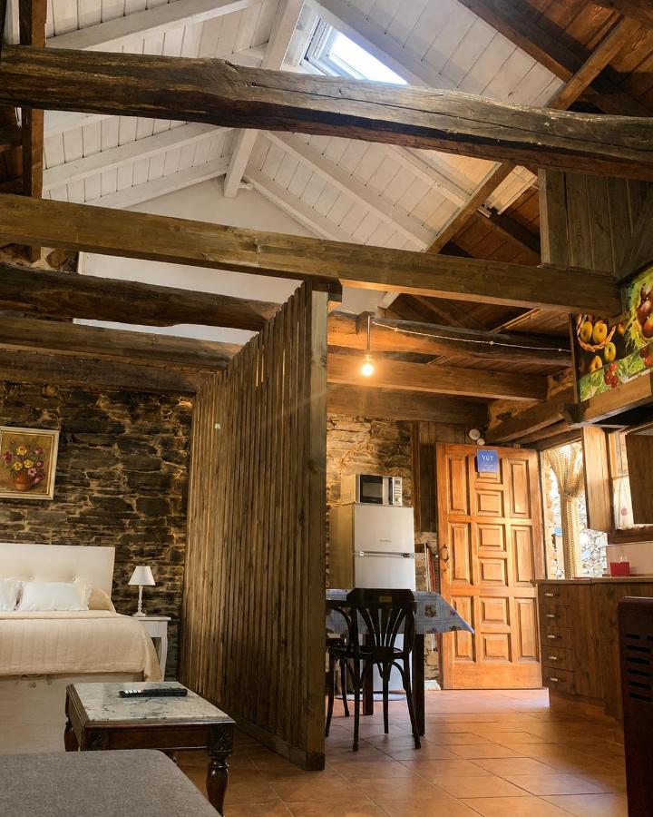 CASA FOLIBAR-Encanto rural entre piedra y madera Valle del Silencio - B&B Manzanedo de Valdueza