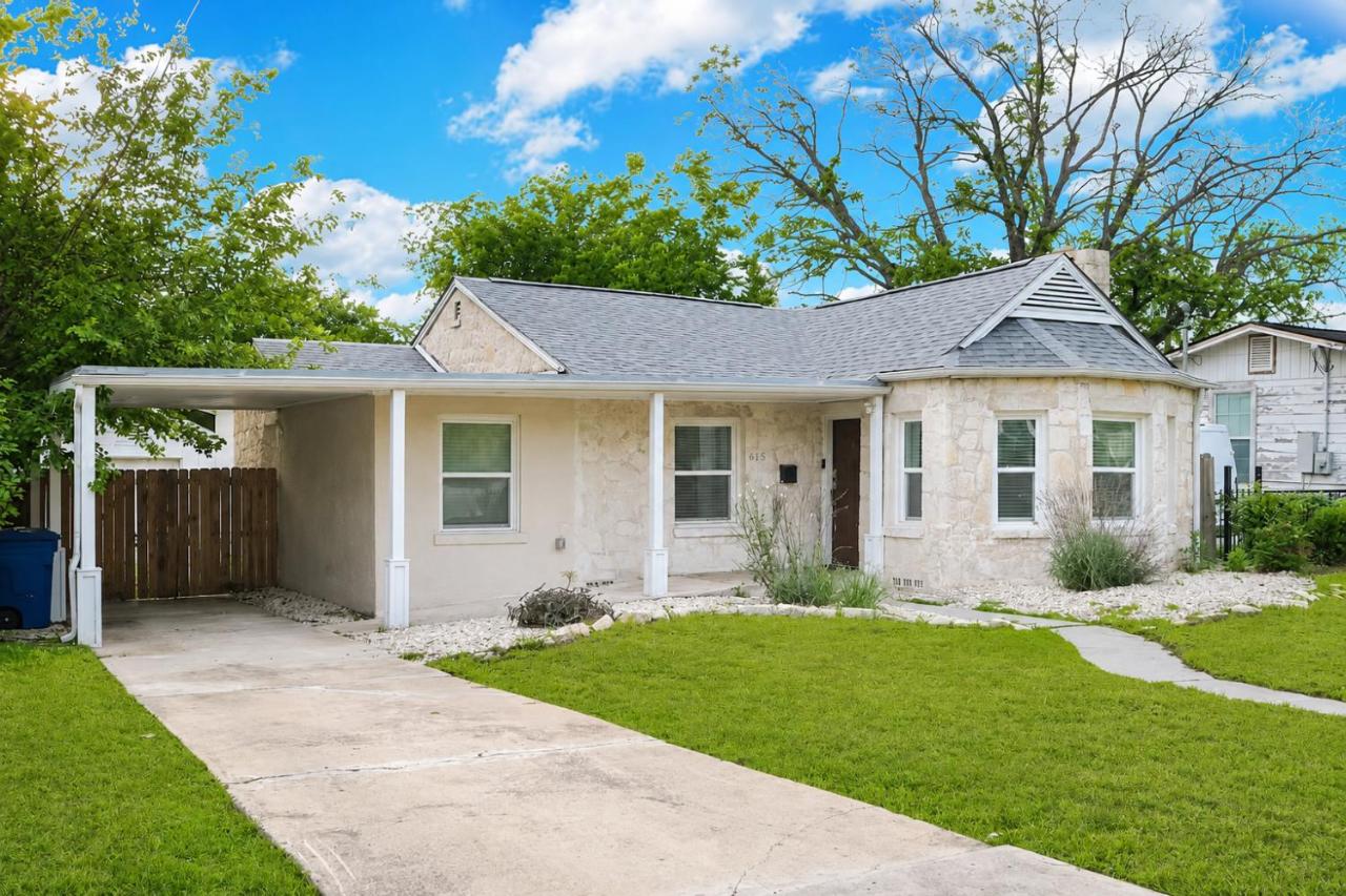 The Marbled Speakeasy - San Antonio Luxury Home by the Alamo - Chambres d'hôtes San Antonio