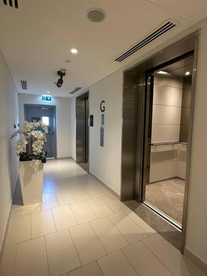 Yas canal 1 -1BR | Balcony, F1 + Park Deals - B&B Abu Dabi