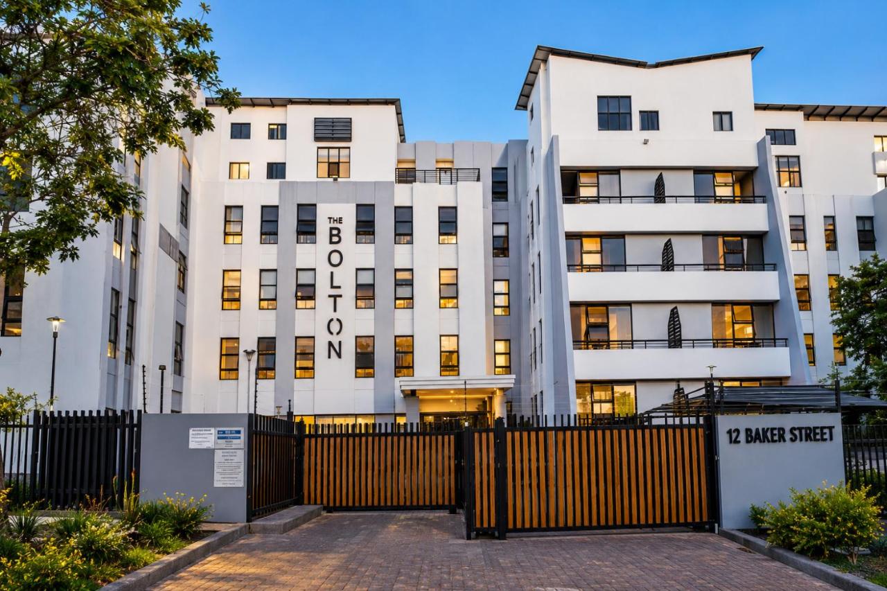 Luxury Rosebank Apartment - The Bolton 262 - Backup Power - Pool - B&B Johannesburg