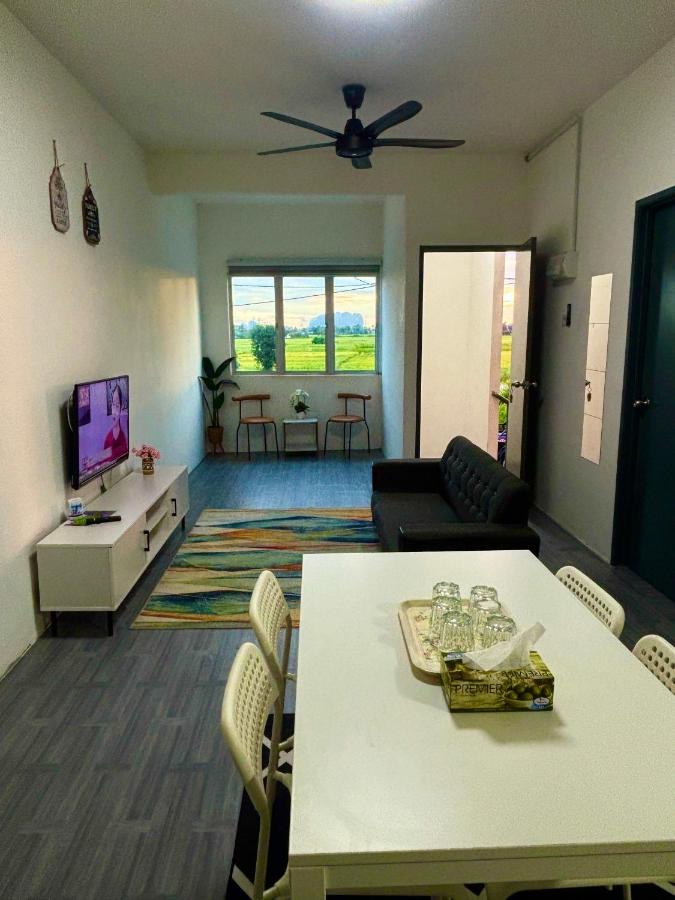FIZI HOMESTAY KANGAR PERLIS- Sawah Padi-Free Wifi - Chambres d'hôtes Kangar