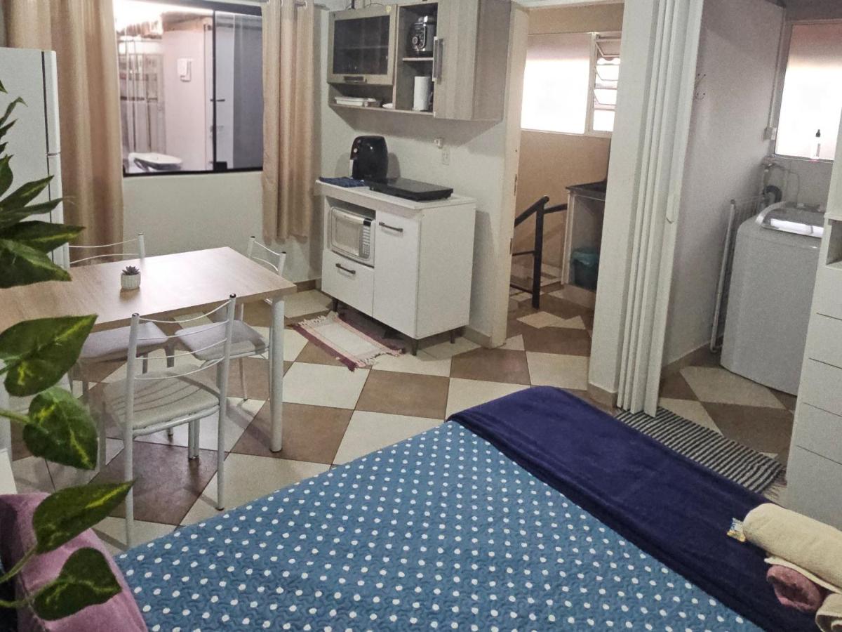 Kitnet Bandeiras em Osasco Local Familiar 04 - Chambres d'hôtes Osasco
